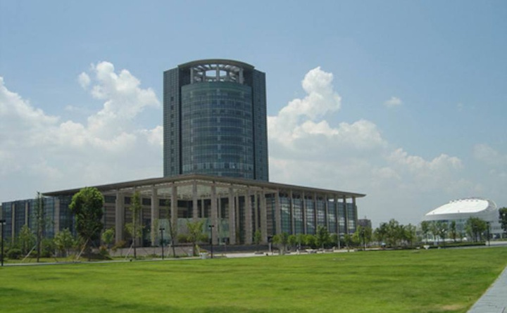 Главное здание. Wikipedia